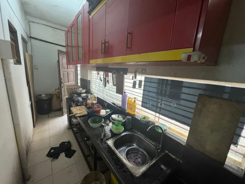 2.5-storey Terraced House for Sale in Subang (Selangor) - Evelyn Khoo - Kitchen - PropertyGuru.com.my