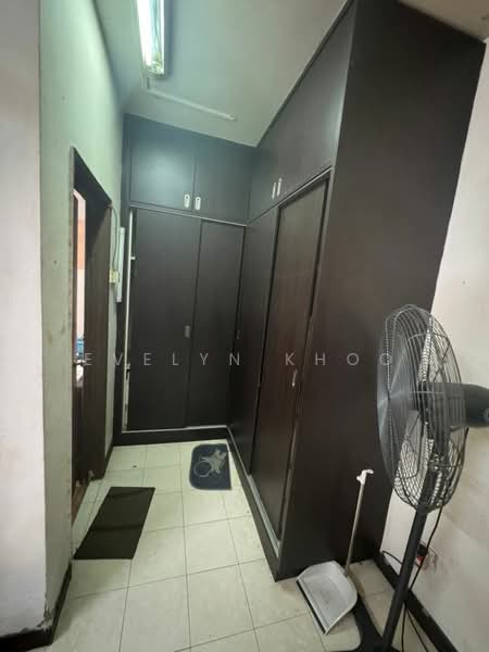 2.5-storey Terraced House for Sale in Subang (Selangor) - Evelyn Khoo - Wardrobe - PropertyGuru.com.my
