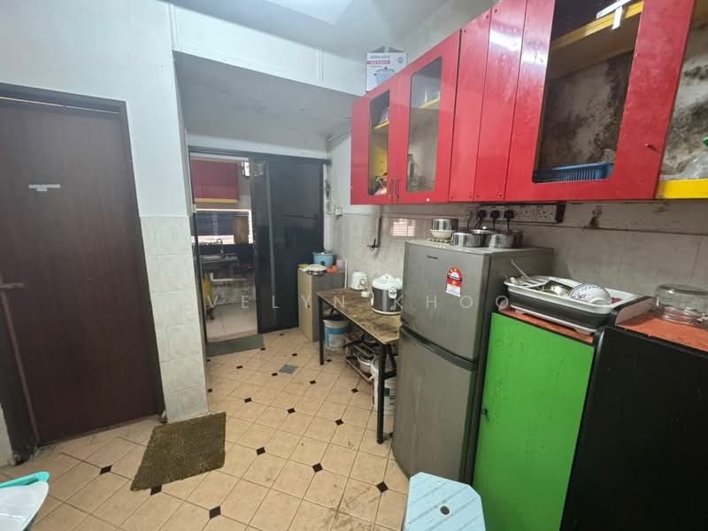 2.5-storey Terraced House for Sale in Subang (Selangor) - Evelyn Khoo - Kitchen - PropertyGuru.com.my