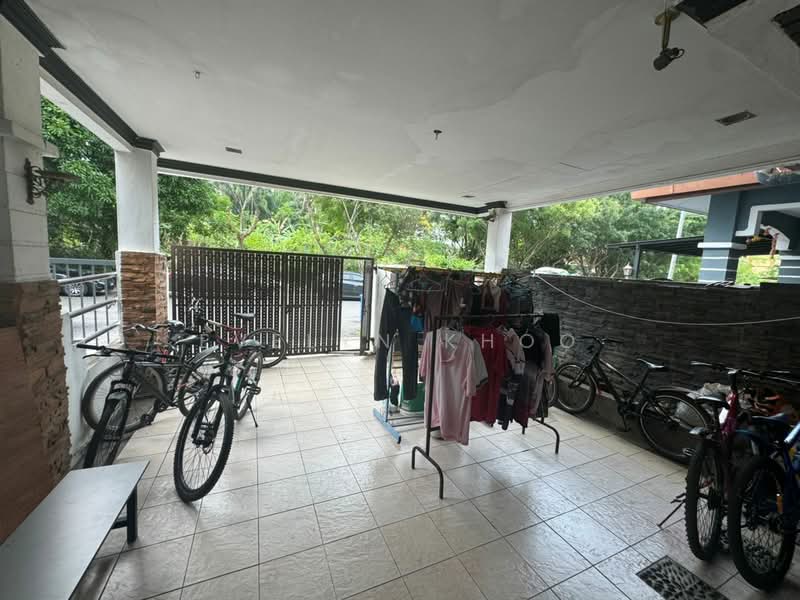 2.5-storey Terraced House for Sale in Subang (Selangor) - Evelyn Khoo - Car Porch - PropertyGuru.com.my