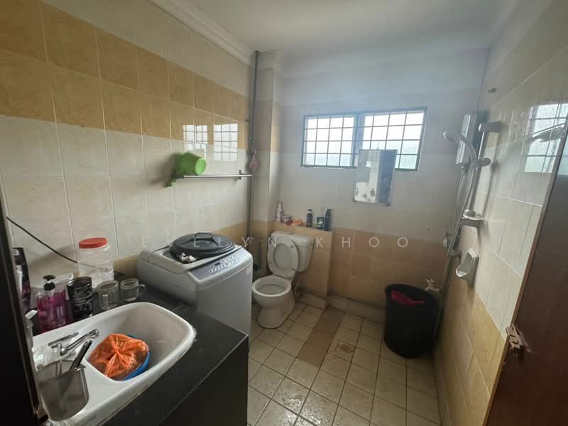 2.5-storey Terraced House for Sale in Subang (Selangor) - Evelyn Khoo - Bathroom - PropertyGuru.com.my
