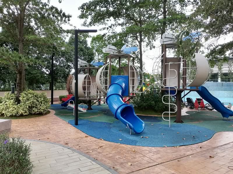 Sky Condominium (Skyz Residence) untuk Untuk Disewa - RM 3,700 /bulan, Apr 2026 - Pool - PropertyGuru.com.my