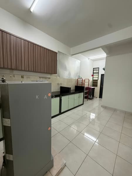 Taman Mount Austin untuk Untuk Disewa - RM 2,500 /bulan, Mac 2026 - Kitchen - PropertyGuru.com.my