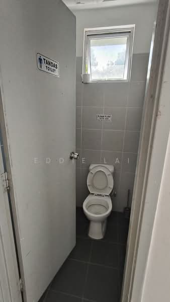 Shop / Office for Rent in Taman Dato Onn (Johor Bahru) - Eddie Lai - Bathroom - PropertyGuru.com.my