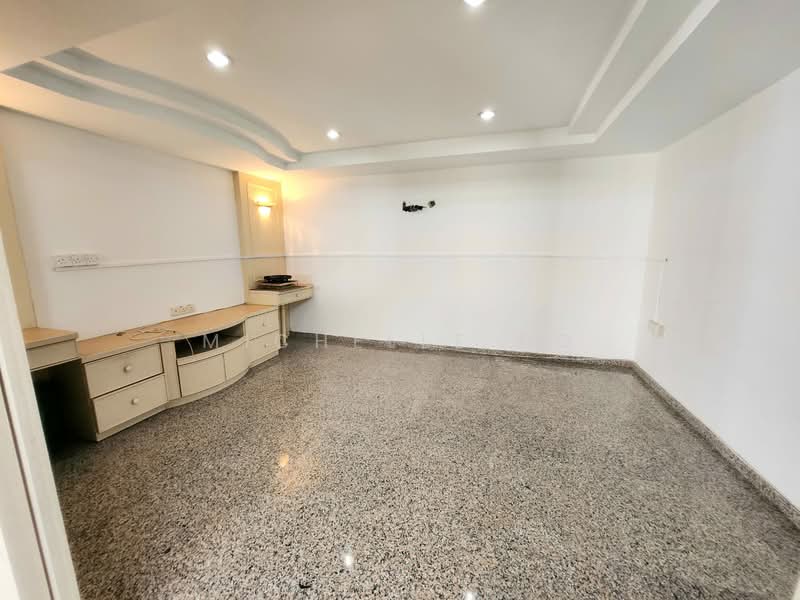 Untuk Dijual - Taman Pelangi Three Storey Semi D Renovated