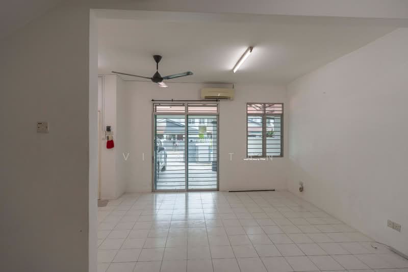 2-storey Terraced House for Rent in Setia Impian (Setia Alam) - Vitas Tan - Living Room - PropertyGuru.com.my