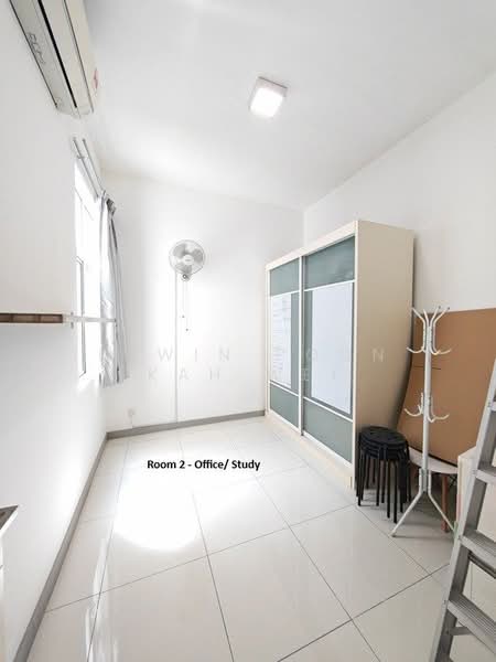 Servis Apartment untuk Dijual di Skypod Residence - Kewin Poon Kah Wei - Study - PropertyGuru.com.my
