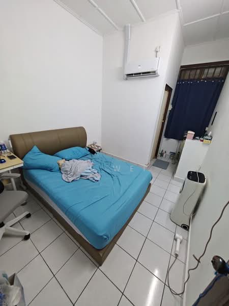 1-storey Terraced House for Rent in Taman Molek (Johor Bahru) - Li Wei - Bedroom - PropertyGuru.com.my