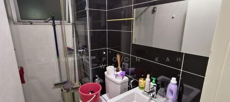 Service Residence for Sale at Skypod Residence - Kewin Poon Kah Wei - Bathroom - PropertyGuru.com.my
