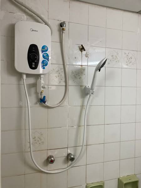 Condominium for Sale at Palm Court Condominium - Raymond Ling - Bathroom - PropertyGuru.com.my