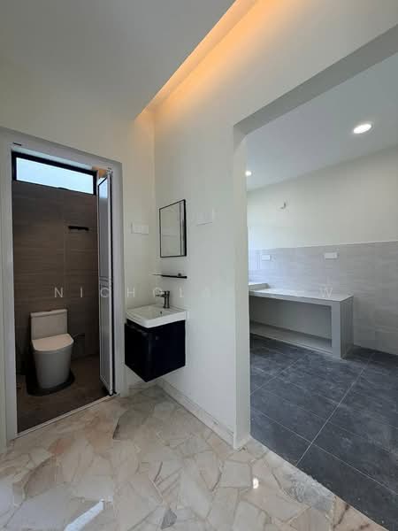 Taman Skudai Baru Jalan Hang Tuah End Lot untuk Untuk Disewa - RM 2,900 /bulan, Apr 2026 - Bathroom - PropertyGuru.com.my