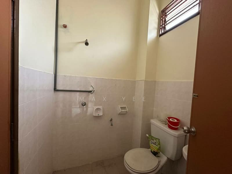 1-storey Terraced House for Sale in Bandar Putra (Kulai) - Max Yee - Bathroom - PropertyGuru.com.my