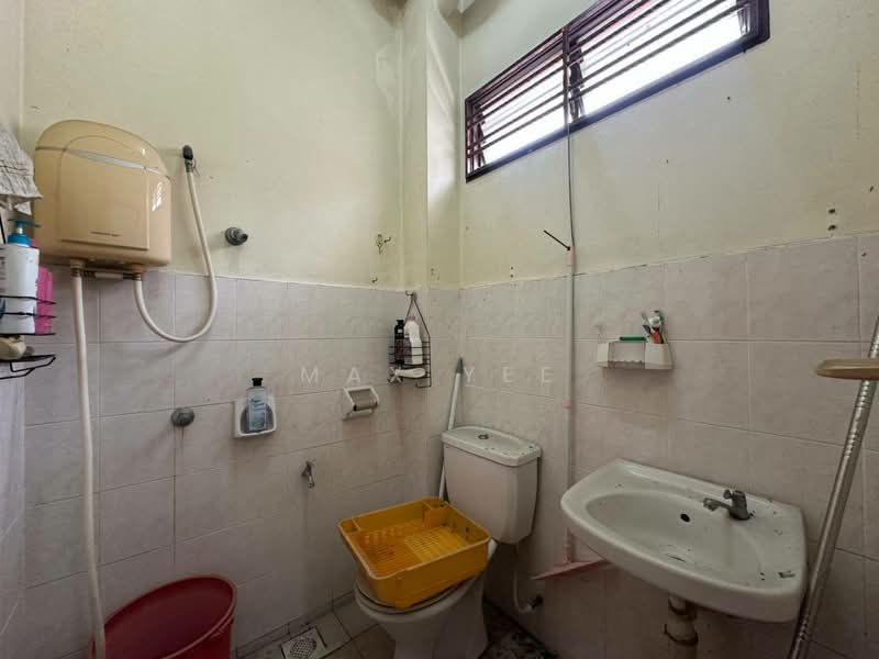 1-storey Terraced House for Sale in Bandar Putra (Kulai) - Max Yee - Bathroom - PropertyGuru.com.my