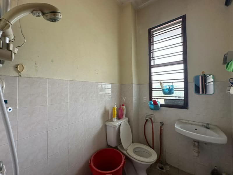 1-storey Terraced House for Sale in Bandar Putra (Kulai) - Max Yee - Bathroom - PropertyGuru.com.my