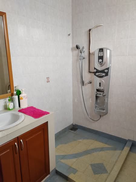 Bungalow for Sale in Taman Ikhlas (Bandar Sungai Long) - Huizonk Lee - Bathroom - PropertyGuru.com.my