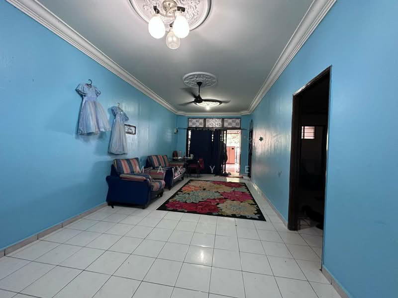 1-storey Terraced House for Sale in Bandar Putra (Kulai) - Max Yee - Living Room - PropertyGuru.com.my