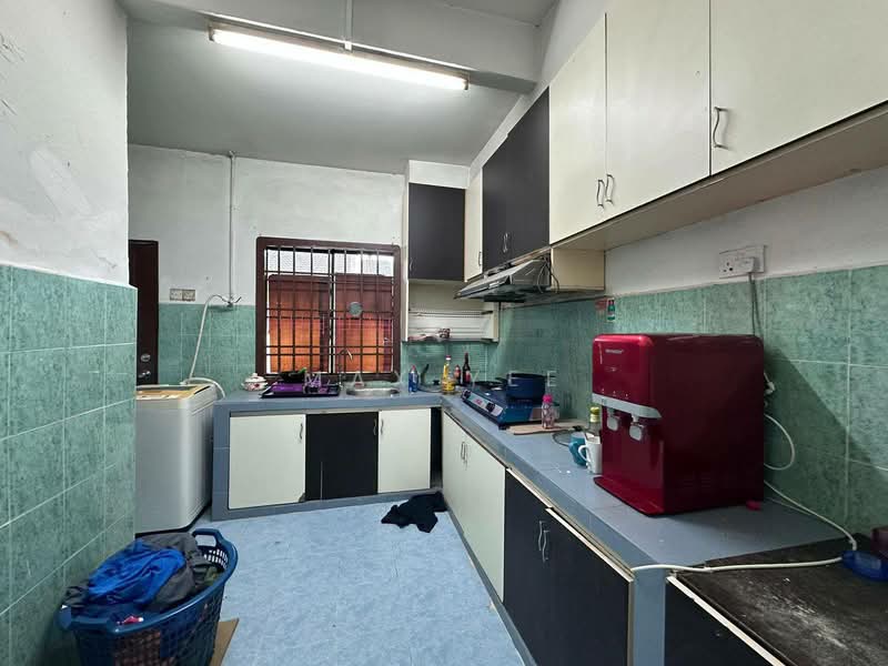 1-storey Terraced House for Sale in Bandar Putra (Kulai) - Max Yee - Kitchen - PropertyGuru.com.my