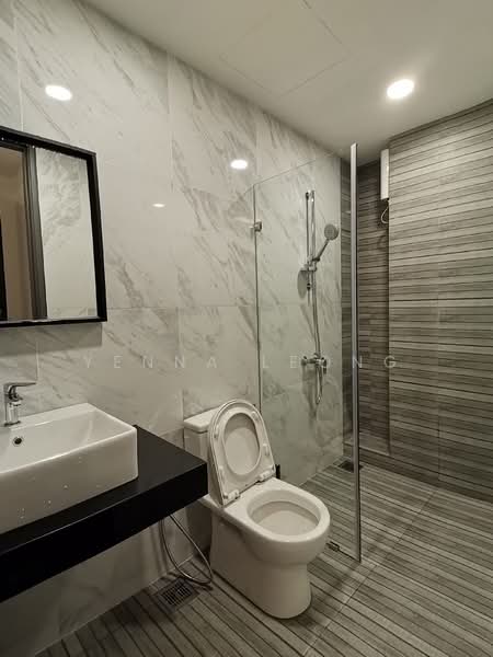 Servis Apartment untuk Disewa di Emporis - Yenna Leong - Bathroom - PropertyGuru.com.my