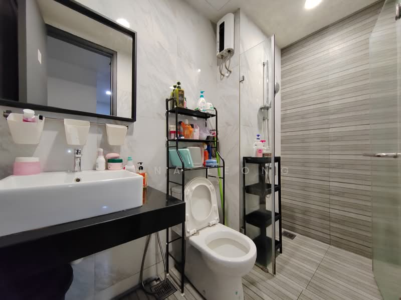 Servis Apartment untuk Disewa di Emporis - Yenna Leong - Bathroom - PropertyGuru.com.my