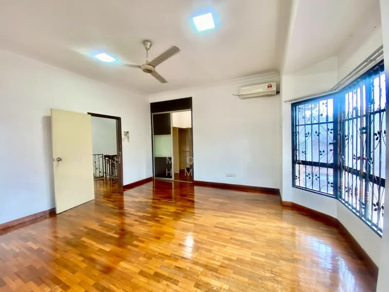 2.5-storey Terraced House for Sale in Presint 16 (Putrajaya) - Mohd Mortadza Ahmad - Living Room - PropertyGuru.com.my