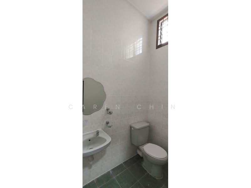 1.5-storey Terraced House for Rent in Taman Pelangi Indah (Ulu Tiram) - Caren Chin - Bathroom - PropertyGuru.com.my