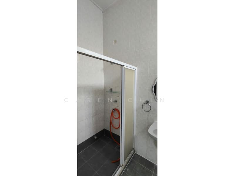 1.5-storey Terraced House for Rent in Taman Pelangi Indah (Ulu Tiram) - Caren Chin - Bathroom - PropertyGuru.com.my