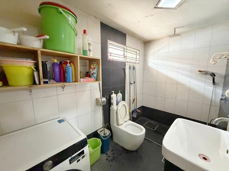 Taman Johor Jaya untuk Untuk Dijual - RM 600,000, Apr 2026 - Bathroom - PropertyGuru.com.my