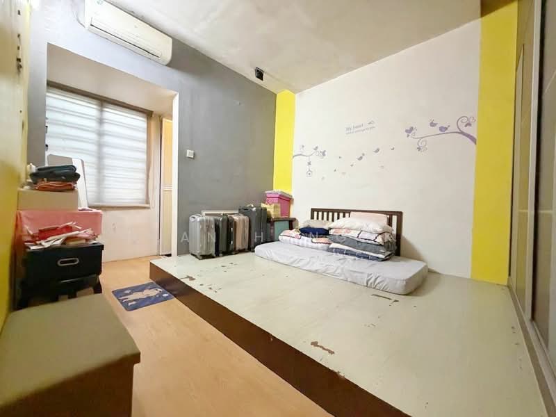 Taman Johor Jaya untuk Untuk Dijual - RM 600,000, Apr 2026 - Bedroom - PropertyGuru.com.my