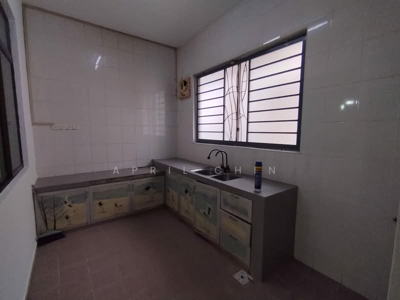 Taman Skudai Ria untuk Untuk Disewa - RM 2,500 /bulan, Apr 2026 - Kitchen - PropertyGuru.com.my