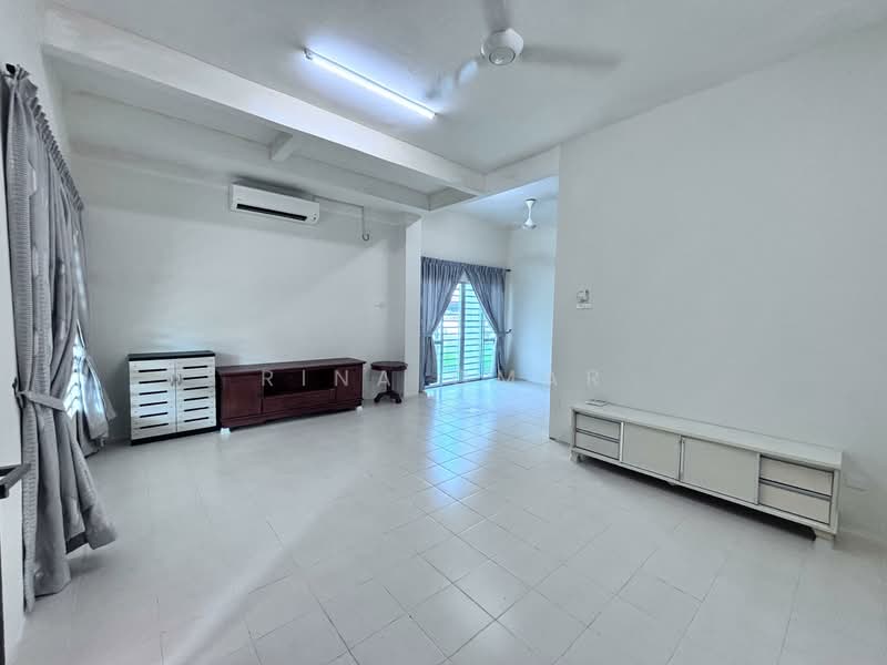 Taman Meru Suria untuk Untuk Disewa - RM 1,600 /bulan, Mac 2026 - Living Room - PropertyGuru.com.my