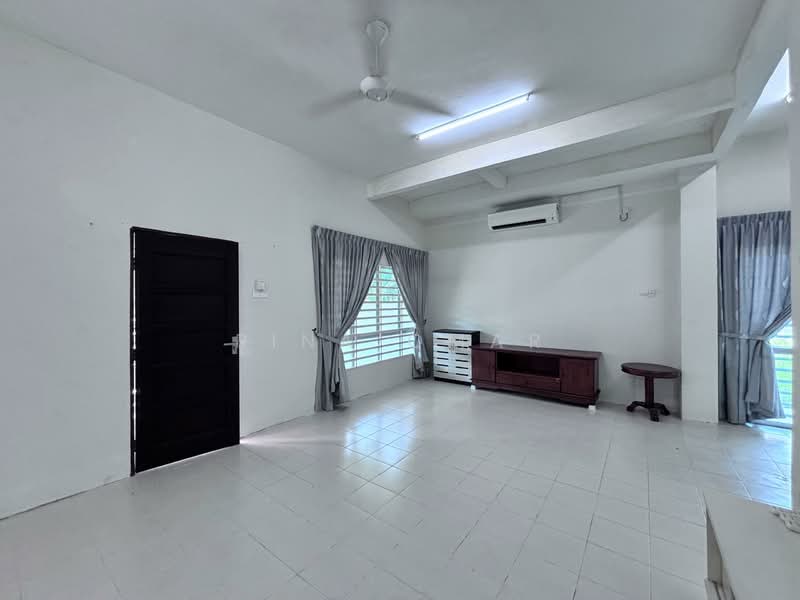 Taman Meru Suria untuk Untuk Disewa - RM 1,600 /bulan, Mac 2026 - Living Room - PropertyGuru.com.my