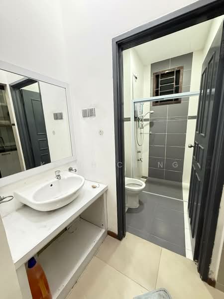 Cluster House for Sale in Austin Heights (Tebrau) - Keith Ching - Bathroom - PropertyGuru.com.my