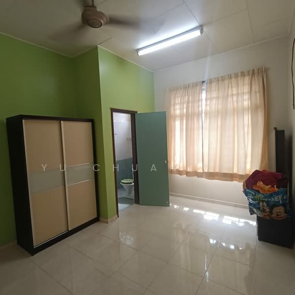 2-storey Terraced House for Sale in Taman Ara Permai (Batu Berendam) - Yu Chuan Yau - Bedroom - PropertyGuru.com.my