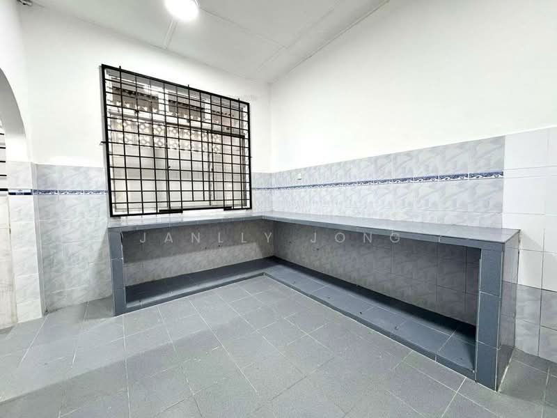Rumah Teres 1 Tingkat untuk Dijual di Taman Universiti (Skudai) - Janlly Jong - Kitchen - PropertyGuru.com.my