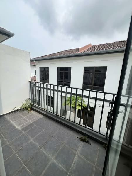 Semi-Detached House for Sale in Puncak Alam (Selangor) - Jay Selvam - Balcony - PropertyGuru.com.my