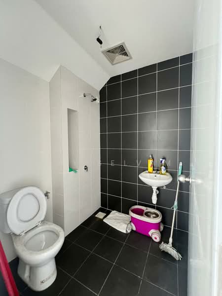 Semi-Detached House for Sale in Puncak Alam (Selangor) - Jay Selvam - Bathroom - PropertyGuru.com.my