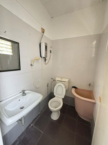 Ipoh bercham cahaya tasek partial furnished 2 storey house for rent untuk Untuk Disewa - RM 1,400 /bulan, Mac 2026 - Bathroom - PropertyGuru.com.my