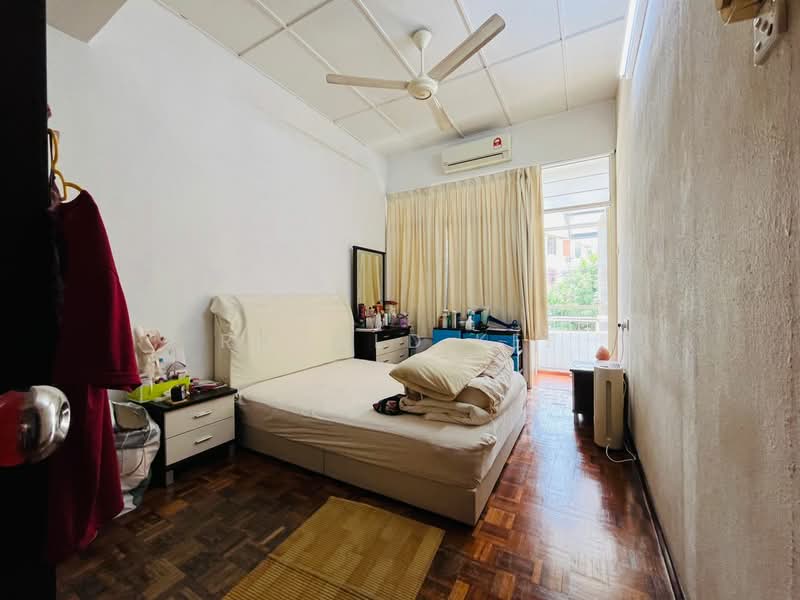 2-storey Terraced House for Sale in Pantai Jerejak (Bayan Lepas) - Ronald Kee - Bedroom - PropertyGuru.com.my