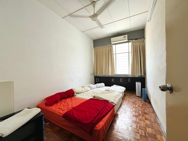 2-storey Terraced House for Sale in Pantai Jerejak (Bayan Lepas) - Ronald Kee - Bedroom - PropertyGuru.com.my