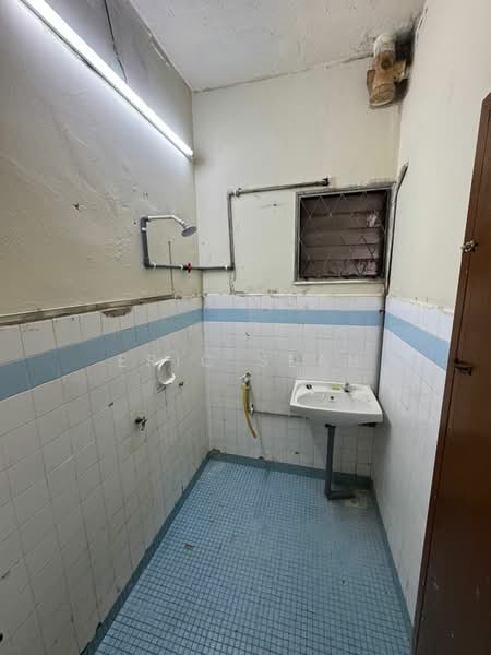 Taman Megah Ria untuk Untuk Disewa - RM 700 /bulan, Apr 2026 - Bathroom - PropertyGuru.com.my