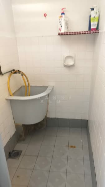 Taman Sri Setia untuk Untuk Disewa - RM 400 /bulan, Mac 2026 - Bathroom - PropertyGuru.com.my