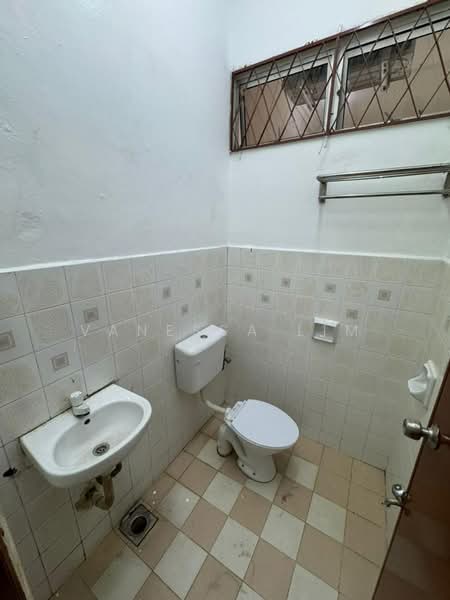 1-storey Terraced House for Sale in Senai (Kulai) - Vanessa Lim - Bathroom - PropertyGuru.com.my