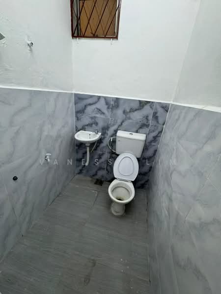1-storey Terraced House for Sale in Senai (Kulai) - Vanessa Lim - Bathroom - PropertyGuru.com.my