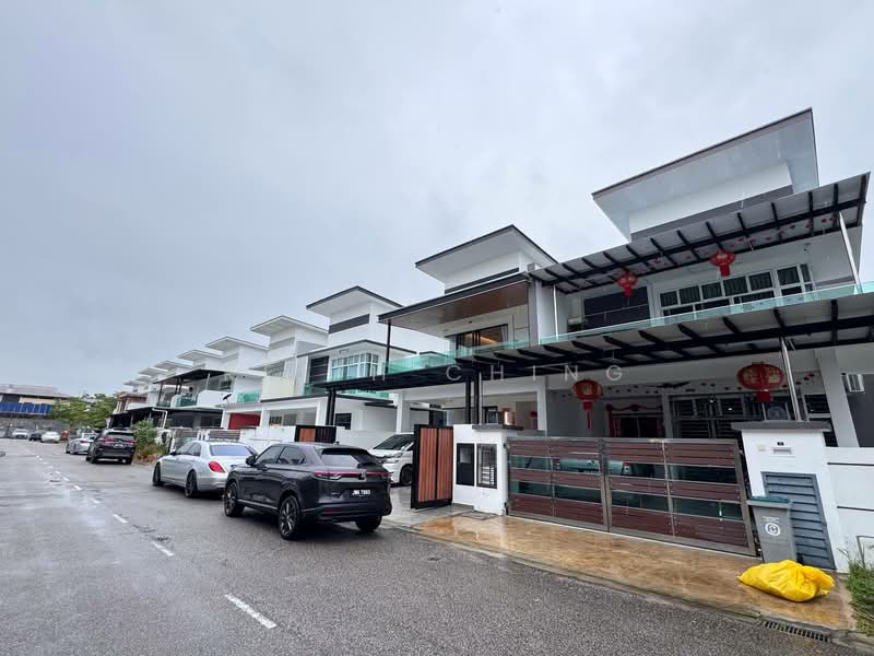 Cluster House for Sale in Taman Mutiara Mas (Skudai) - Keith Ching - Exterior - PropertyGuru.com.my