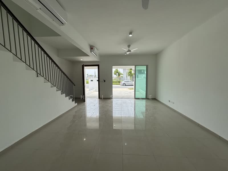 2-storey Terraced House for Rent in Bandar Gamuda Gardens (Rawang) - Chris See - Living Room - PropertyGuru.com.my