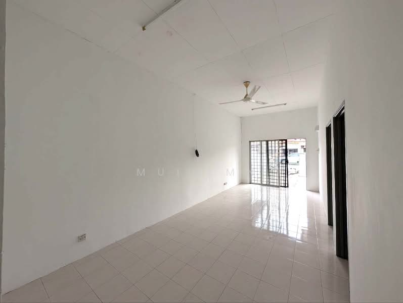 1-storey Terraced House for Sale in Kapar (Selangor) - Muin Mn - Living Room - PropertyGuru.com.my