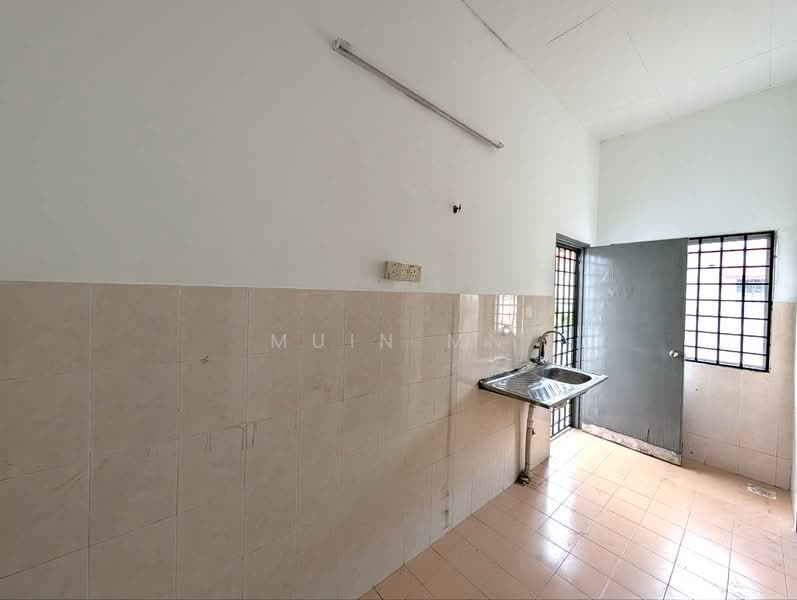 1-storey Terraced House for Sale in Kapar (Selangor) - Muin Mn - Kitchen - PropertyGuru.com.my