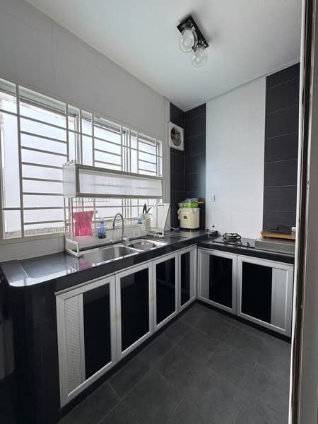 Taman Setia Indah untuk Untuk Disewa - RM 2,900 /bulan, Mac 2026 - Kitchen - PropertyGuru.com.my