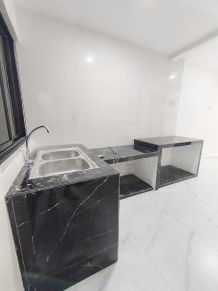 Taman Johor Jaya untuk Untuk Dijual - RM 438,000, Apr 2026 - Kitchen - PropertyGuru.com.my