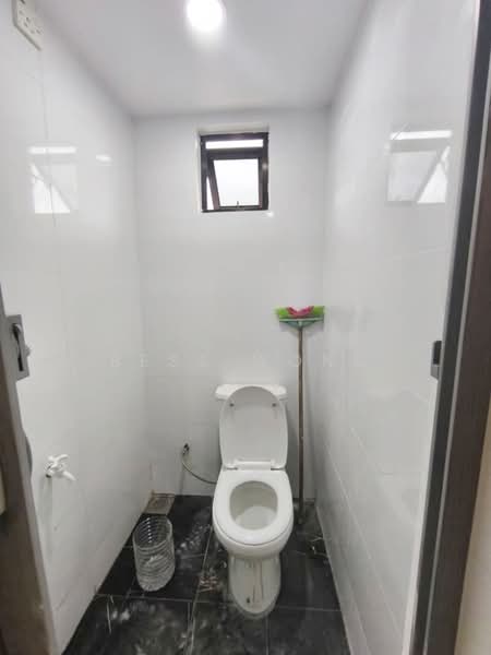 Taman Johor Jaya untuk Untuk Dijual - RM 438,000, Apr 2026 - Bathroom - PropertyGuru.com.my